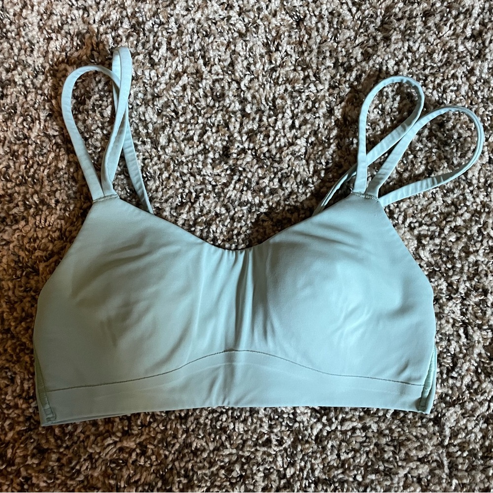 Lululemon like a cloud sports bra